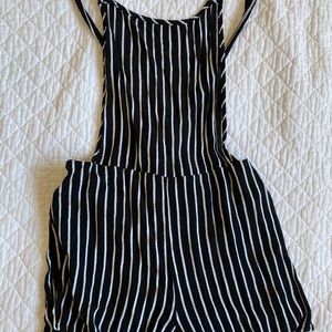 Backless romper that ties in the back